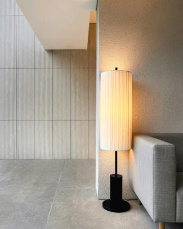 Column floor lamp