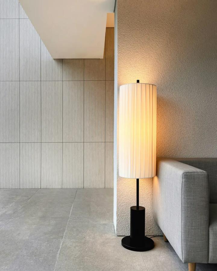 Column floor lamp